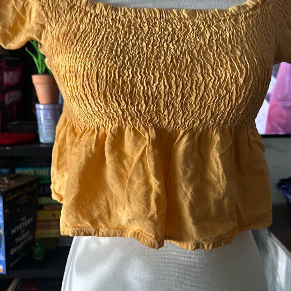 Style Envy Size Medium Mustard yellow cropped blouse - Picture 3 of 5